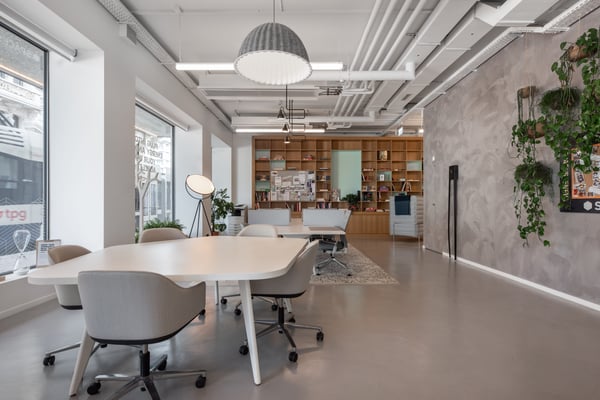 Bureau design pour 10 à Spaces Quai de l'Ile 9