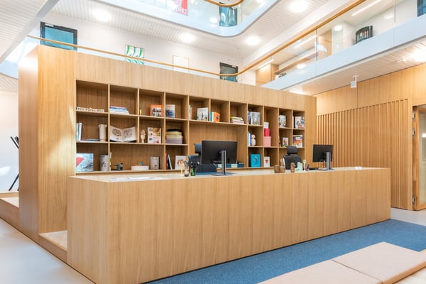 Bureau design pour 10 à Spaces Nations 3