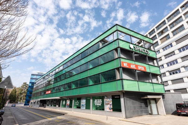 Bureau design pour 30 à Spaces Nations 6