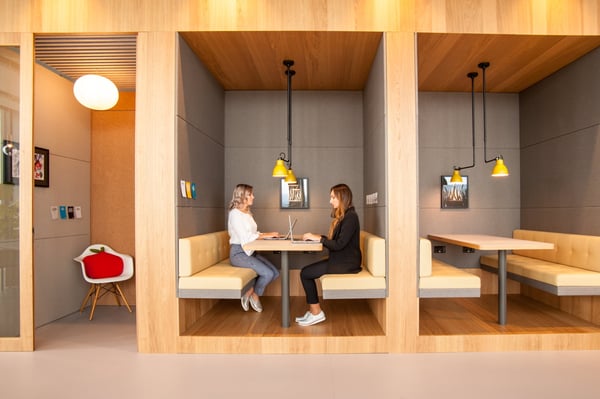 Eigener Schreibtisch in Spaces Grosspeter Tower 1