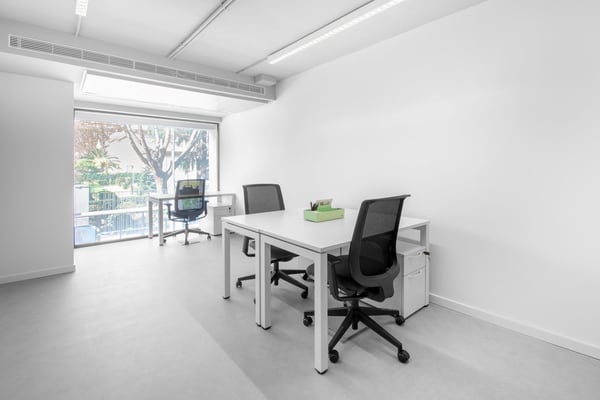 Bureau sur mesure pour 3 à Spaces Cocoon Bussigny 1