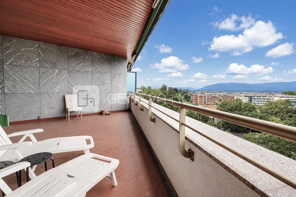 Lumineux appartement avec vue dégagée 9