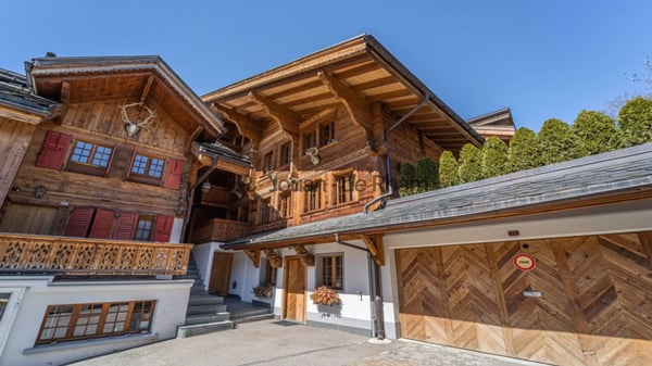 Chalet historique au coeur du village 1