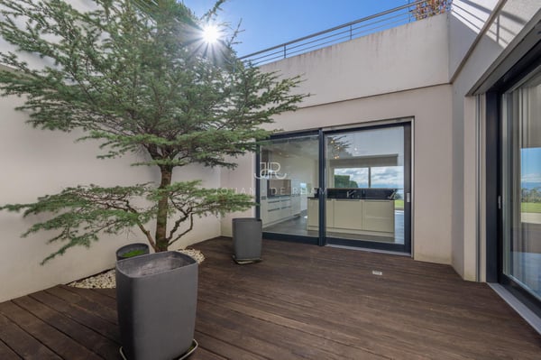 Appartement dans une luxueuse résidence avec splendide vue lac 7