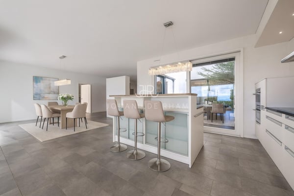 Appartement dans une luxueuse résidence avec splendide vue lac 1