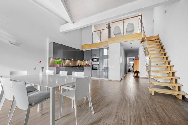 Attique de 3.5 pièces avec grande terrasse 2