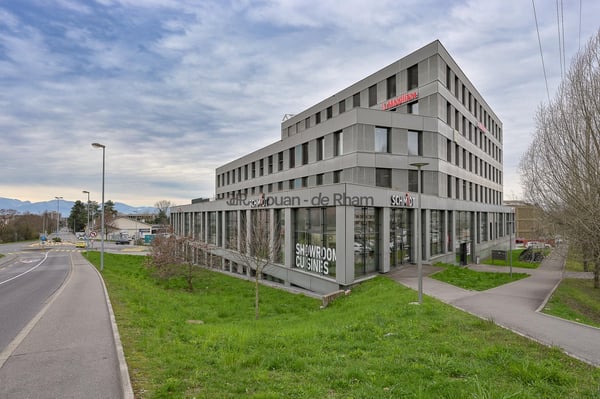700 m2 de bureaux à louer dans un immeuble moderne, entièrement aménagés