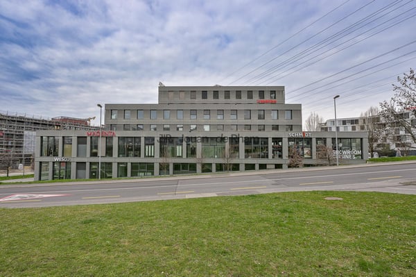 700 m2 de bureaux à louer dans un immeuble moderne, entièrement aménagés