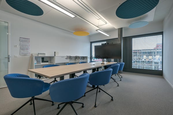 700 m2 de bureaux à louer dans un immeuble moderne, entièrement aménagés