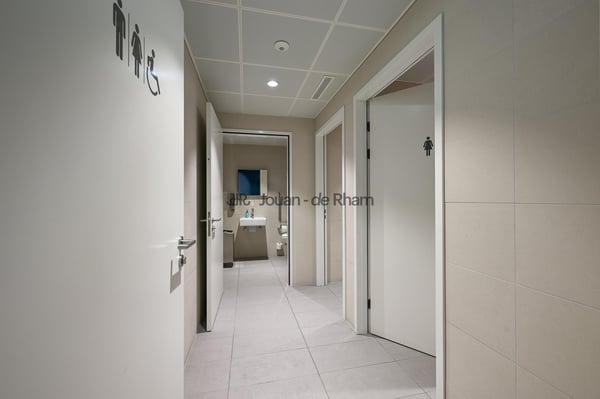 700 m2 de bureaux à louer dans un immeuble moderne, entièrement aménagés