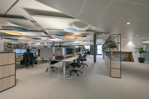 700 m2 de bureaux à louer dans un immeuble moderne, entièrement aménagés