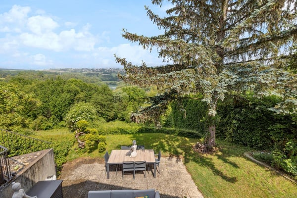 AVULLY: Magnifique maison rénovée avec vue 3