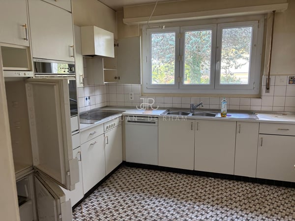 Bien avec Fort Potentiel ? Maison Individuelle et Piscine à Rénover, sur une Parcelle de 1'126 m² 6