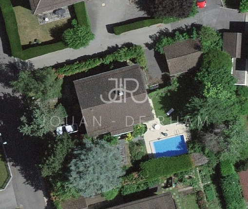 Bien avec Fort Potentiel ? Maison Individuelle et Piscine à Rénover, sur une Parcelle de 1'126 m² 1