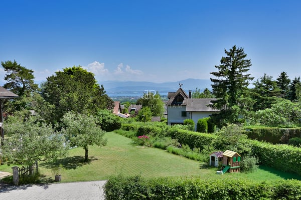 Villa individuelle avec vue lac et Alpes - Au coeur de Sus-Châtel (Genolier) - Parfaitement rénovée Performance énergétique A 2