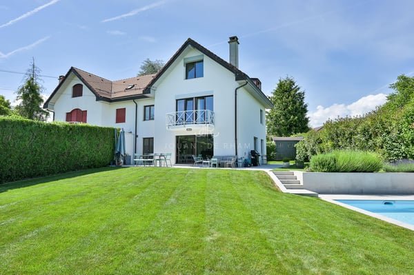 Belle villa jumelle avec piscine dans emplacement stratégique - Mies 2