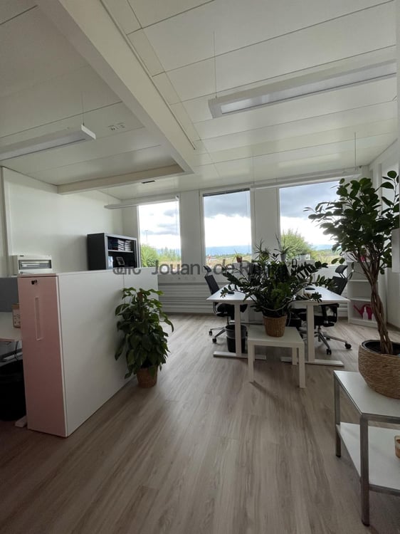 Plan-les-Ouates | Laboratoires biologiques et bureaux complètement aménagés - 700 m² 1