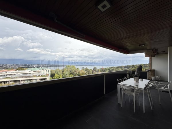Cologny Parc : Objet rare dans résidence de standing avec piscine 2