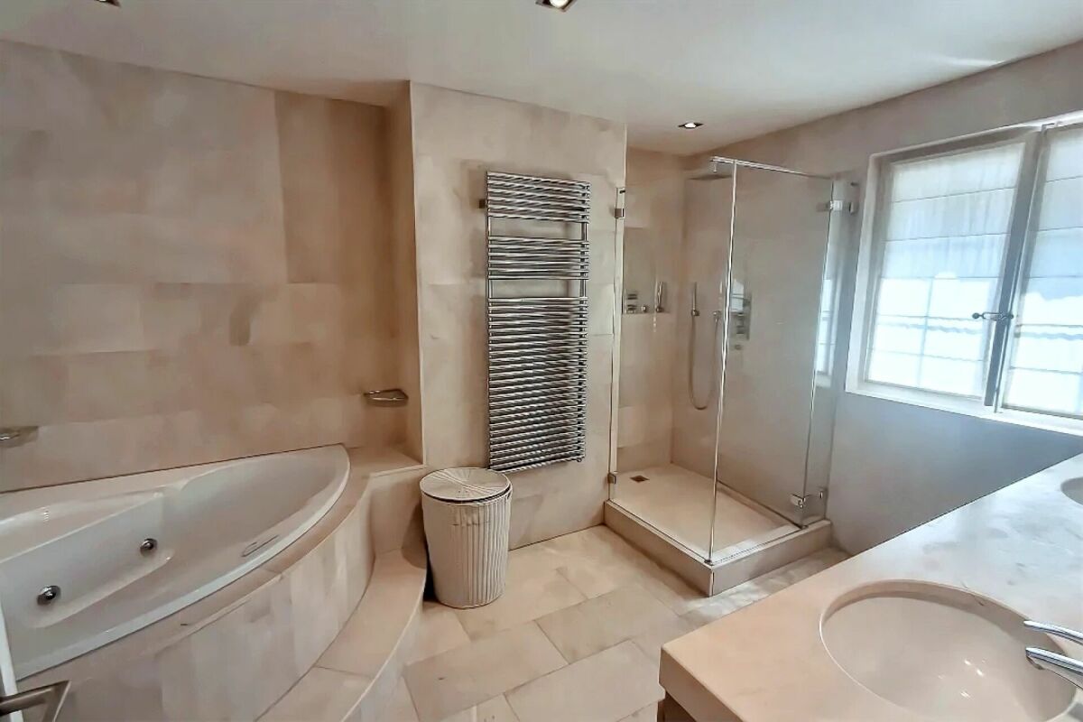 À Vendre - Magnifique maison Individuelle avec Piscine à Collonge-Bellerive