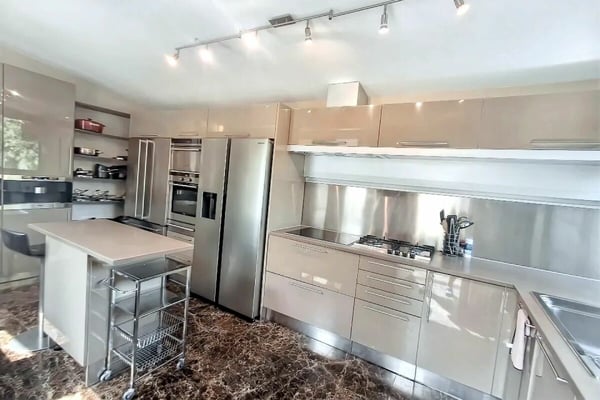 Magnifique maison Individuelle avec Piscine à Collonge-Bellerive 3