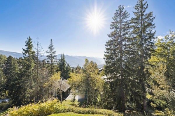 Chalet avec piscine intérieur à Crans-Montana 3