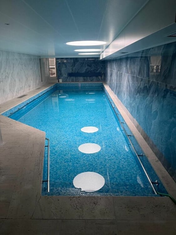 Chalet avec piscine intérieur à Crans-Montana 10
