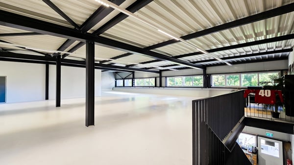 Opportunité rare : halle 300 m² + bureau 300 m² 7