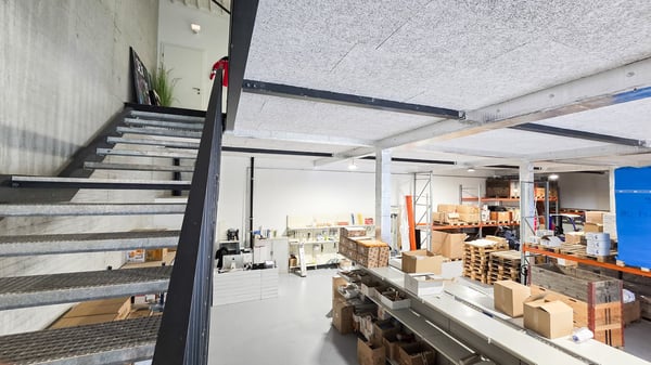 Opportunité rare : halle 300 m² + bureau 300 m² 13