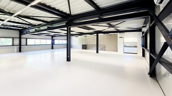 Opportunité rare : halle 300 m² + bureau 300 m² 9