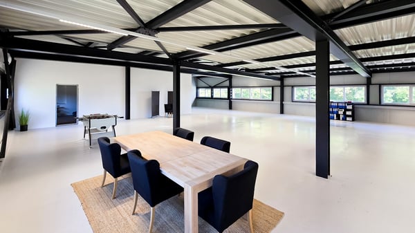 Opportunité rare : halle 300 m² + bureau 300 m² 3