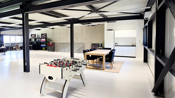 Opportunité rare : halle 300 m² + bureau 300 m² 2