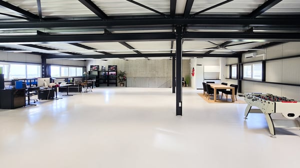 Opportunité rare : halle 300 m² + bureau 300 m² 4