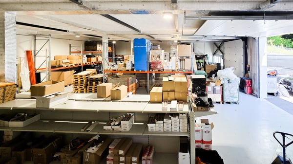 Opportunité rare : halle 300 m² + bureau 300 m² 15