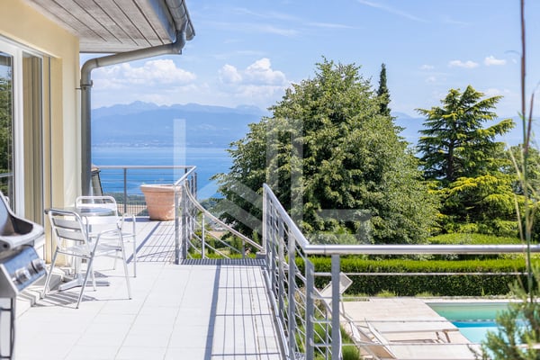 Superbe propriété contemporaine avec vue panoramique 13