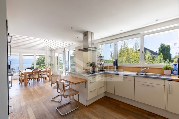 Superbe propriété contemporaine avec vue panoramique 9