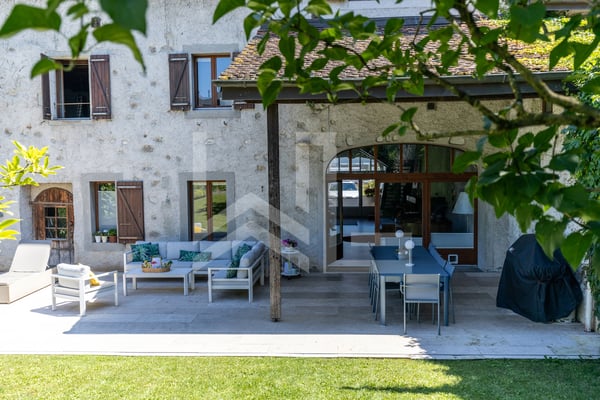 Charme et cachet pour cette maison de village rénovée 2