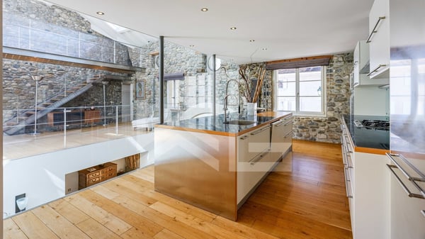 UNE PROPRIÉTÉ AU CARACTÈRE ARCHITECTURAL UNIQUE 6