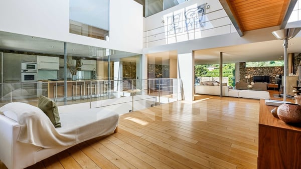 UNE PROPRIÉTÉ AU CARACTÈRE ARCHITECTURAL UNIQUE 4