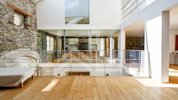 UNE PROPRIÉTÉ AU CARACTÈRE ARCHITECTURAL UNIQUE 8