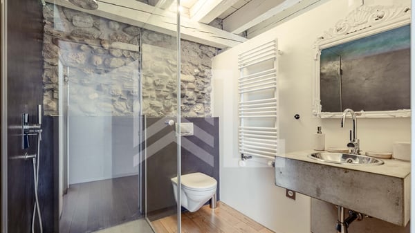 UNE PROPRIÉTÉ AU CARACTÈRE ARCHITECTURAL UNIQUE 12