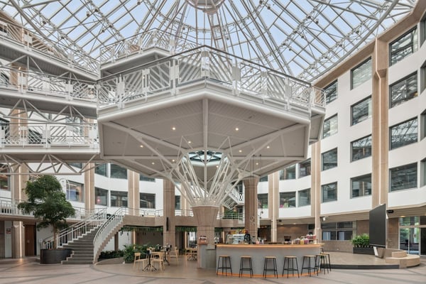 Superbes bureaux équipés dans un immeuble emblématique 10