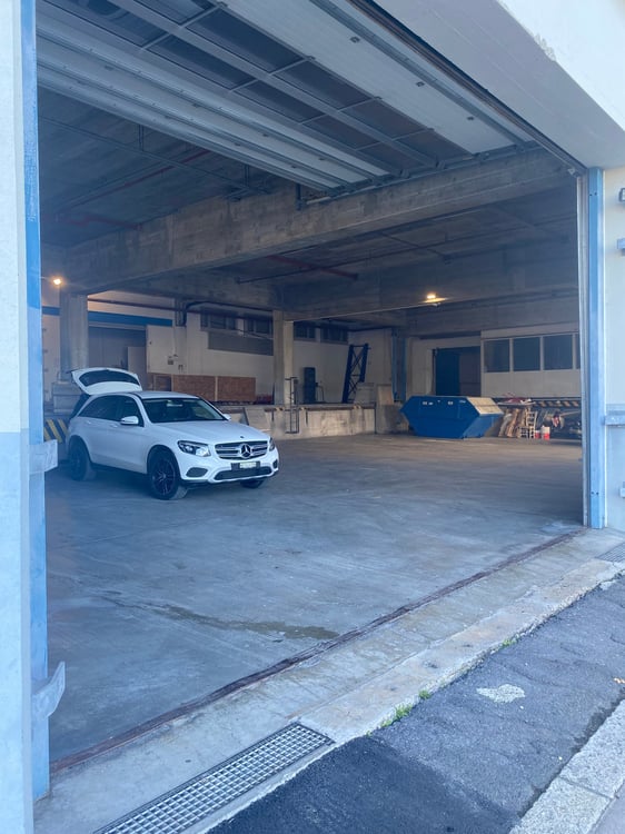 Grande surface de dépôt à louer (division de surface possible) 8