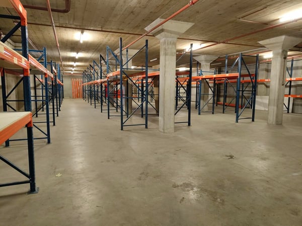 Grande surface de dépôt à louer (division de surface possible) 2