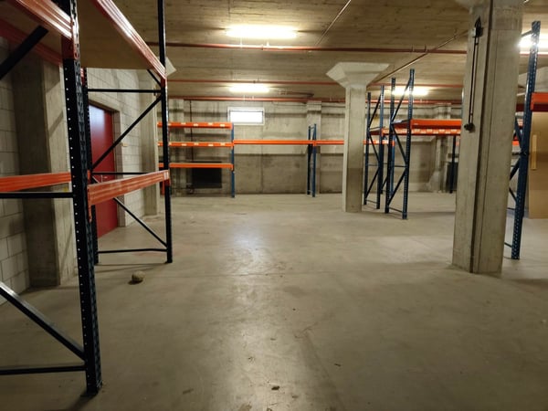 Grande surface de dépôt à louer (division de surface possible) 4