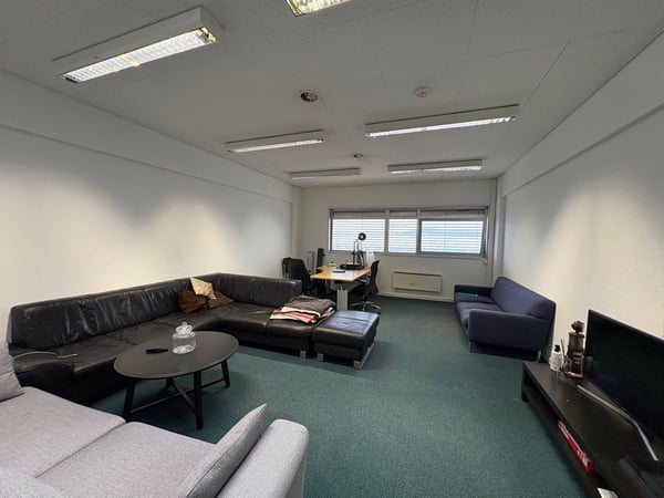 Bureau de 8m2 env. à louer dans zone industrielle 3