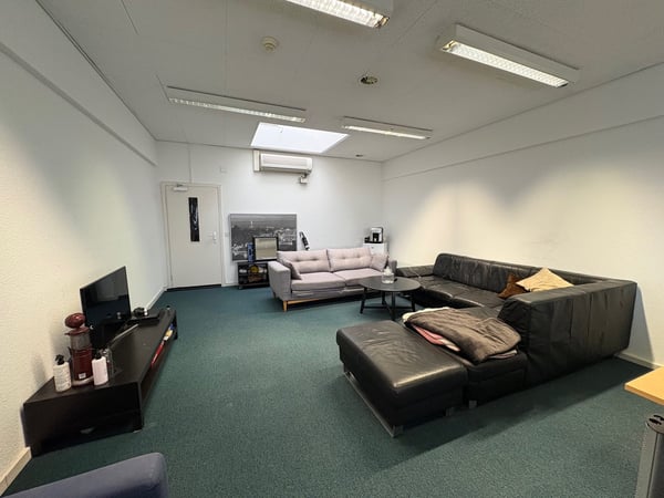 Bureau de 8m2 env. à louer dans zone industrielle 2