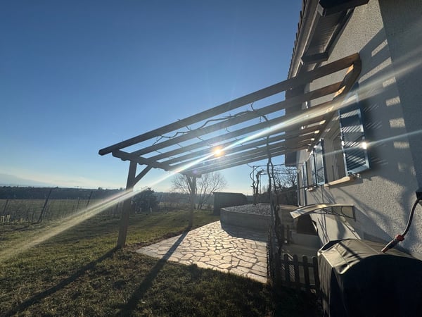 Charmante maison individuelle de 7 pièces à Coinsins avec grand jardin privatif 9