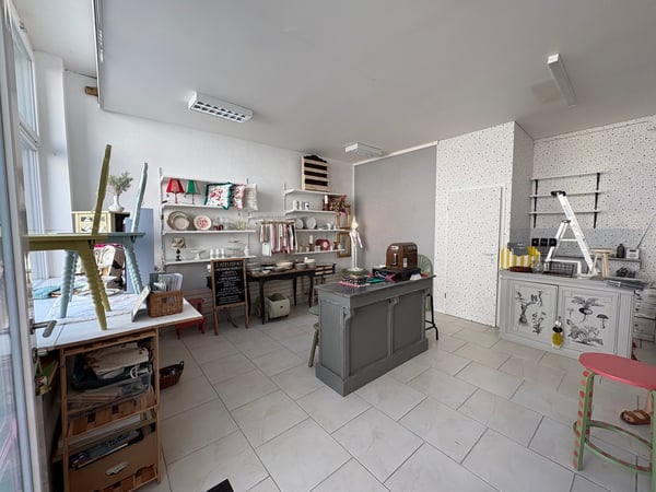 Local commercial au rez avec vitrine à louer - idéal pour un atelier de création 4