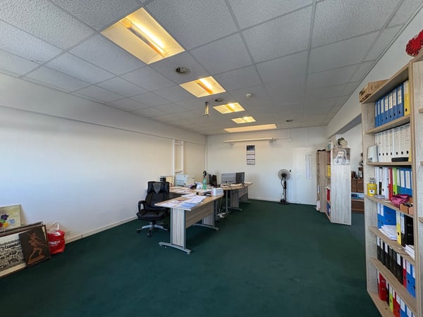 A ne pas manquer ! Surface de 52m2 dans zone industrielle 4