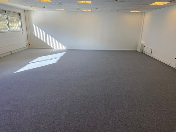 A ne pas manquer ! Surface de 52m2 dans zone industrielle 1